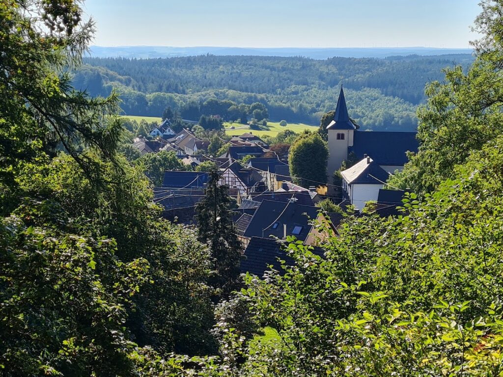 Aremberg Castle: Medieval Hill Castle and Fortress in Germany 2 Aremberg Castle