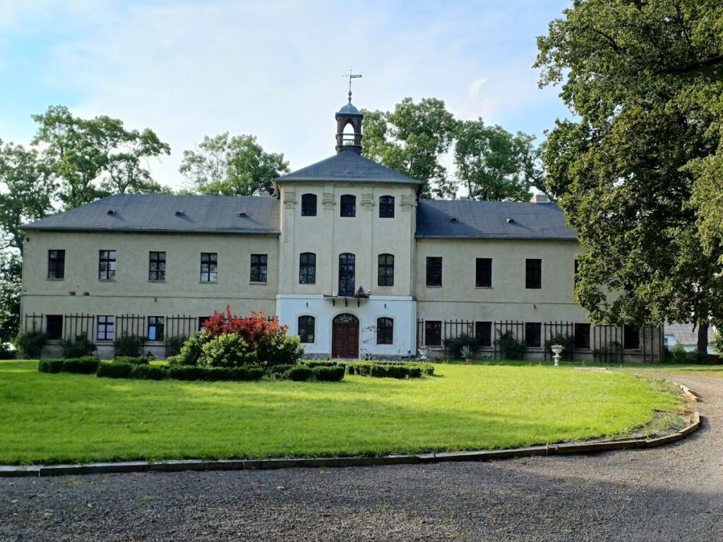 Palace in Wysoka: A Baroque Noble Residence in Poland 1 Palace in Wysoka