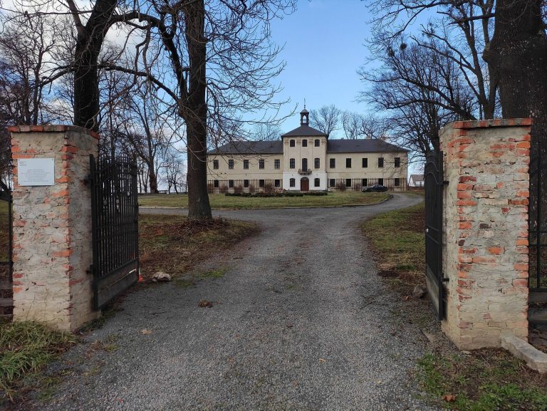 Palace in Wysoka: A Baroque Noble Residence in Poland