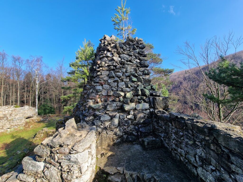 Reichenštejn: A Medieval Frontier Spur Castle in Czechia 2 Reichenštejn