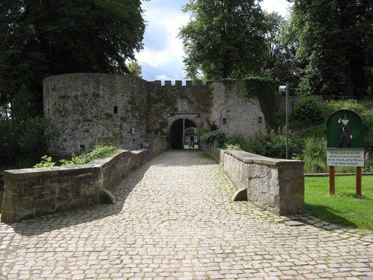 Burg Coppenbrügge: A Moated Castle and Fortress in Germany