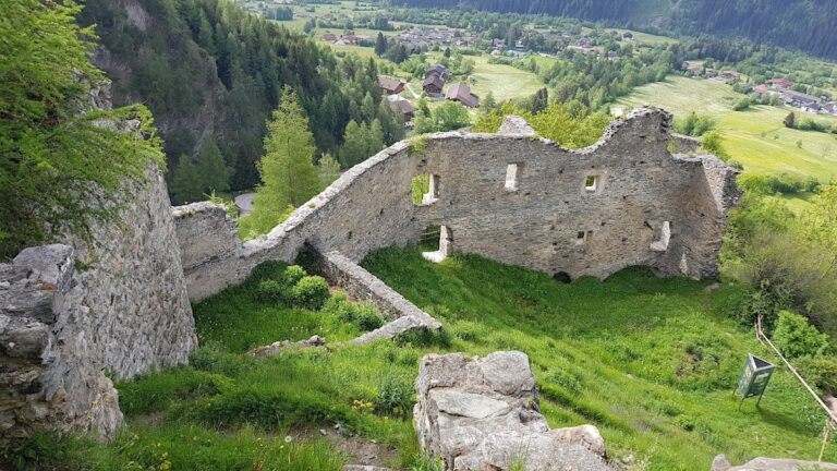 Burgruine Rabenstein: A Medieval Castle and Administrative Seat in Austria