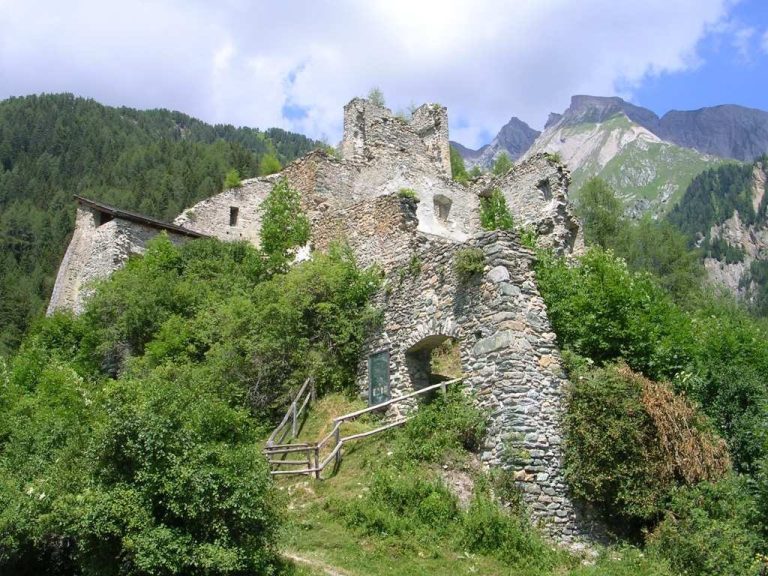 Burgruine Rabenstein: A Medieval Castle and Administrative Seat in Austria