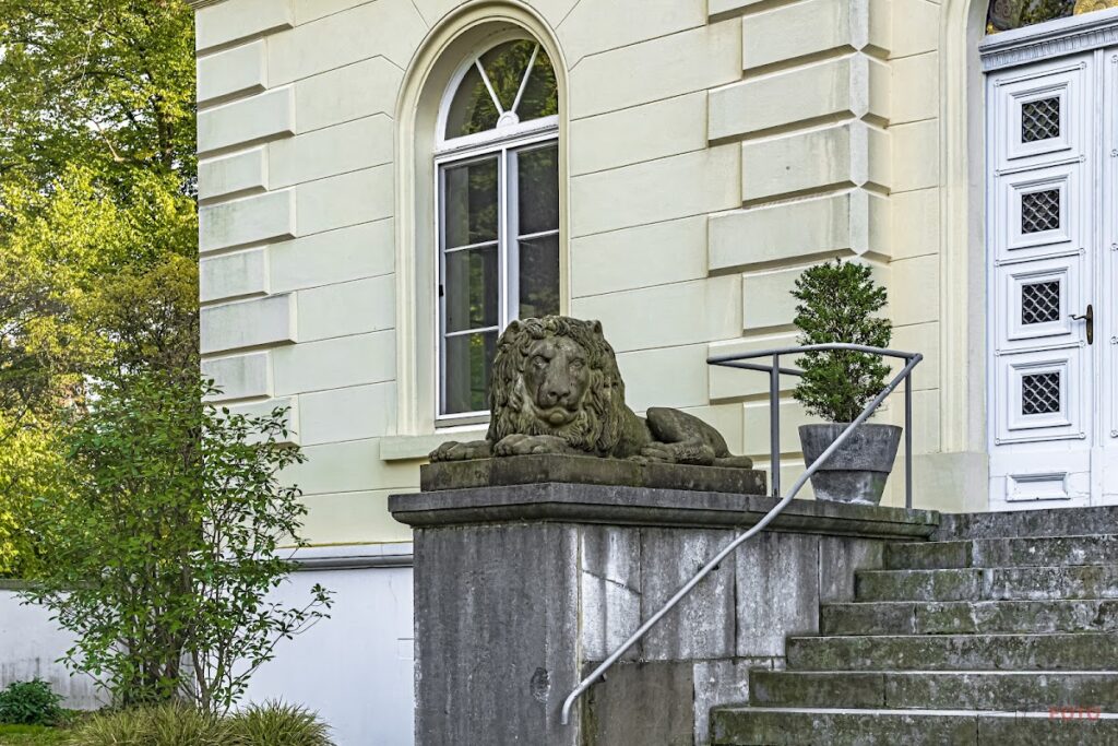 Mickeln House: A Former Noble Estate in Düsseldorf 2 Mickeln House