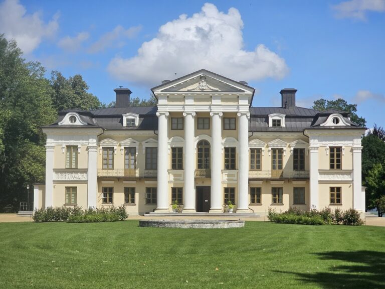 Paežeriai Manor, Vilkaviškis: Late-18th-Century Manor House and Regional Cultural Centre