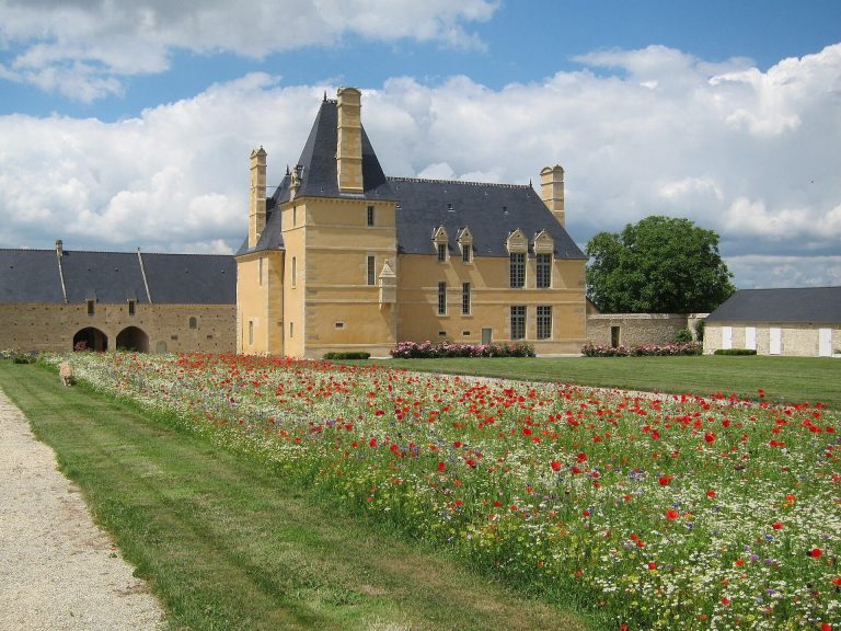 Manoir de Crémel: A Seventeenth-Century Farm-Manor in France