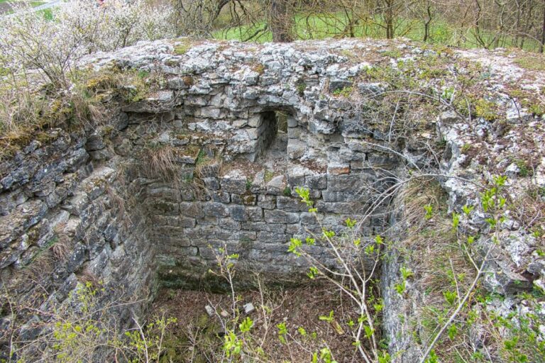 Stettenberg Castle: Medieval Spur Castle Ruins in Germany