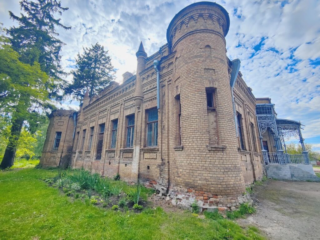 Palace Katerynych: A Historicist Estate in Ukraine 1 Palace Katerynych