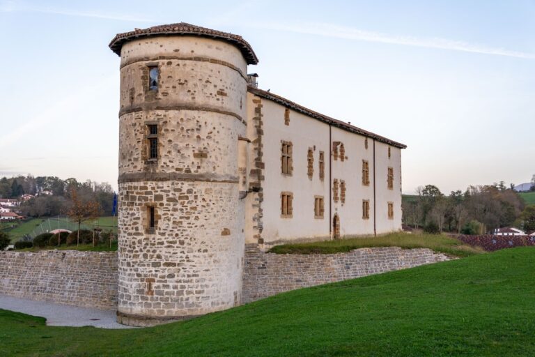 Espelette Castle: Seat of the Barons of Espelette