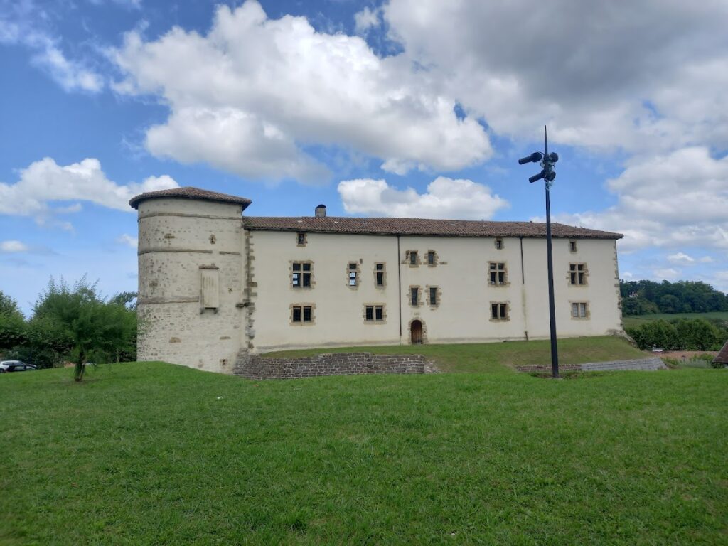 Espelette Castle: Seat of the Barons of Espelette 2 Espelette Castle