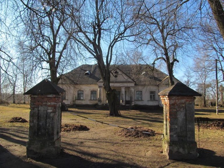 Strzałkowo Manor: A Neoclassical Estate in Belarus