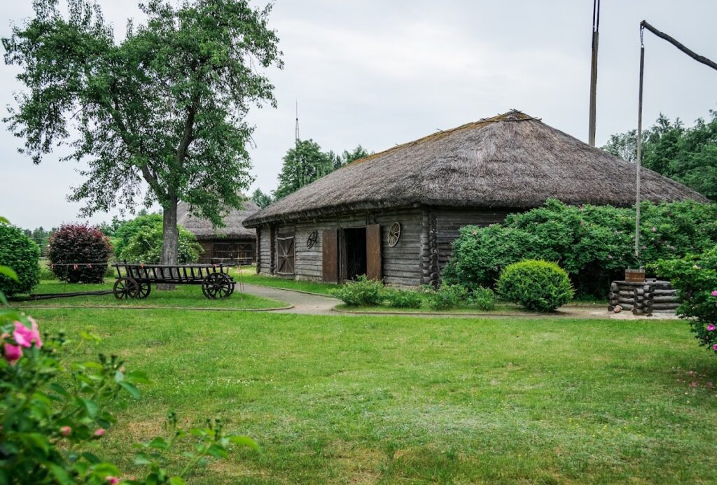 Mickiewicz Manor in Zaosie: A Reconstructed Noble Estate in Belarus 2 dworek Mickiewiczów w Zaosiu