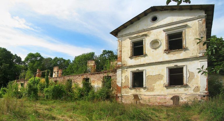 Dziekońscy Palace, Kaštanaǔka: A Manor-and-Palace Estate in Belarus