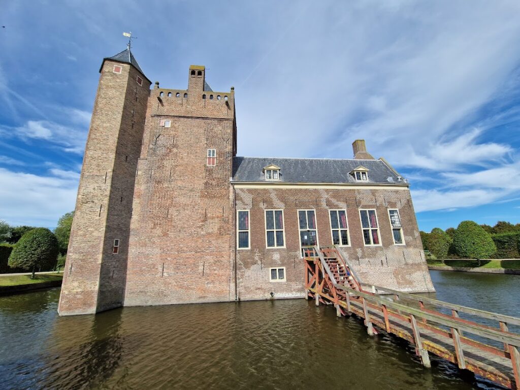 Assumburg: A Castle and Historic Estate in the Netherlands 1 Assumburg
