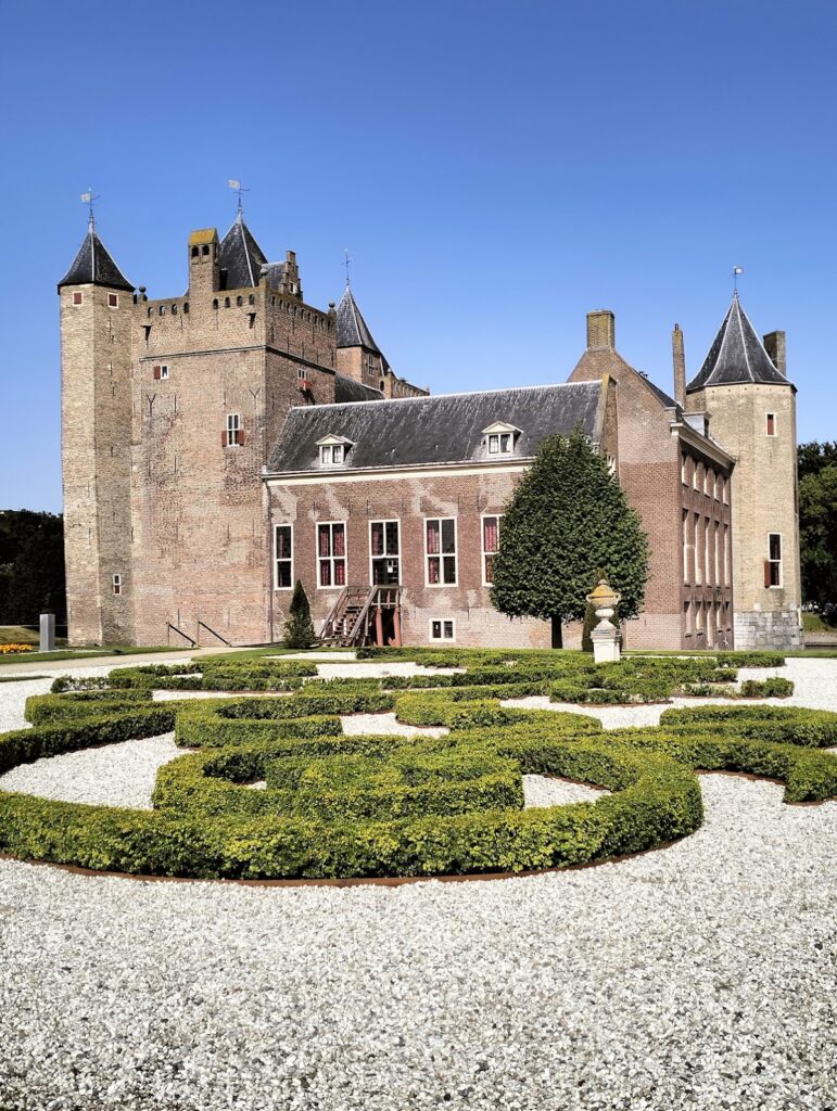 Assumburg: A Castle and Historic Estate in the Netherlands 2 Assumburg