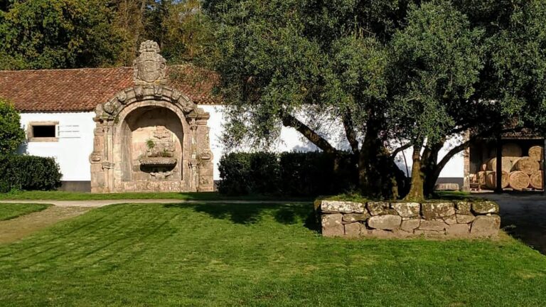 Pazo de Santa Cruz de Ribadulla: A Baroque Galician Manor Estate