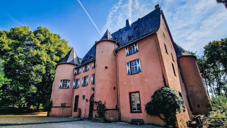Waldmannshausen Castle: A Late Gothic Water Castle in Germany