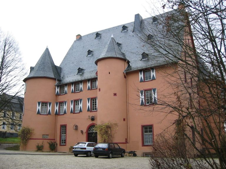 Waldmannshausen Castle: A Late Gothic Water Castle in Germany