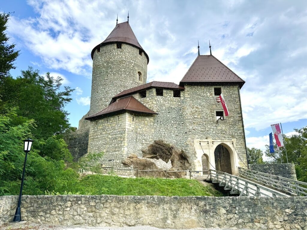 Žovnek Castle