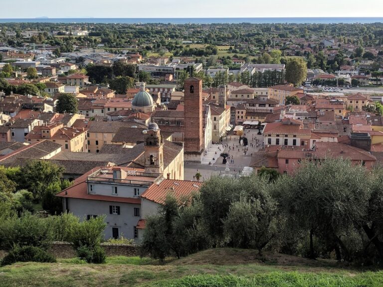 Rocca di Sala: The Fortress of Pietrasanta in Italy