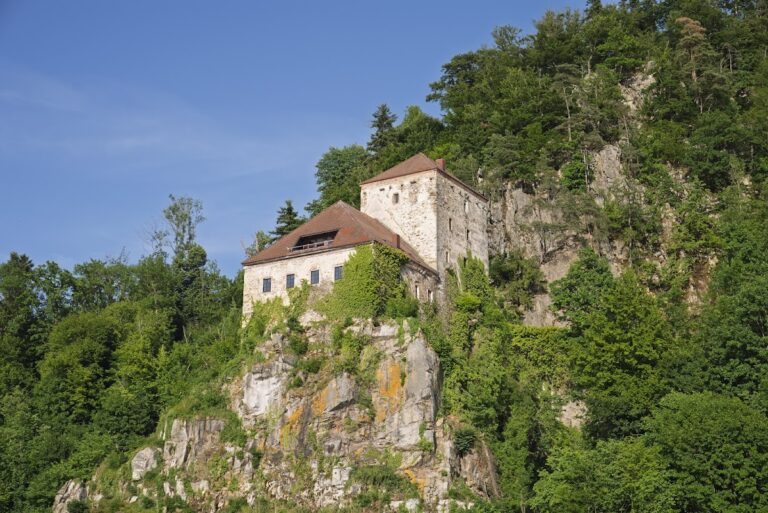 Burg Krempelstein, Pyrawang: Fourteenth-Century Rock Castle and Episcopal Residence