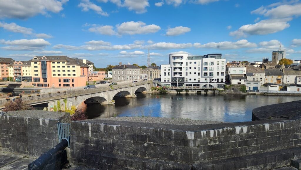 Athlone Castle: A Medieval Defensive Stronghold in Ireland 1 Athlone Castle