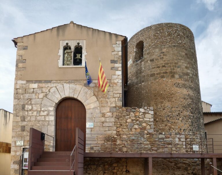 Castell de Vila-sacra: A Former Monastic Castle in Spain