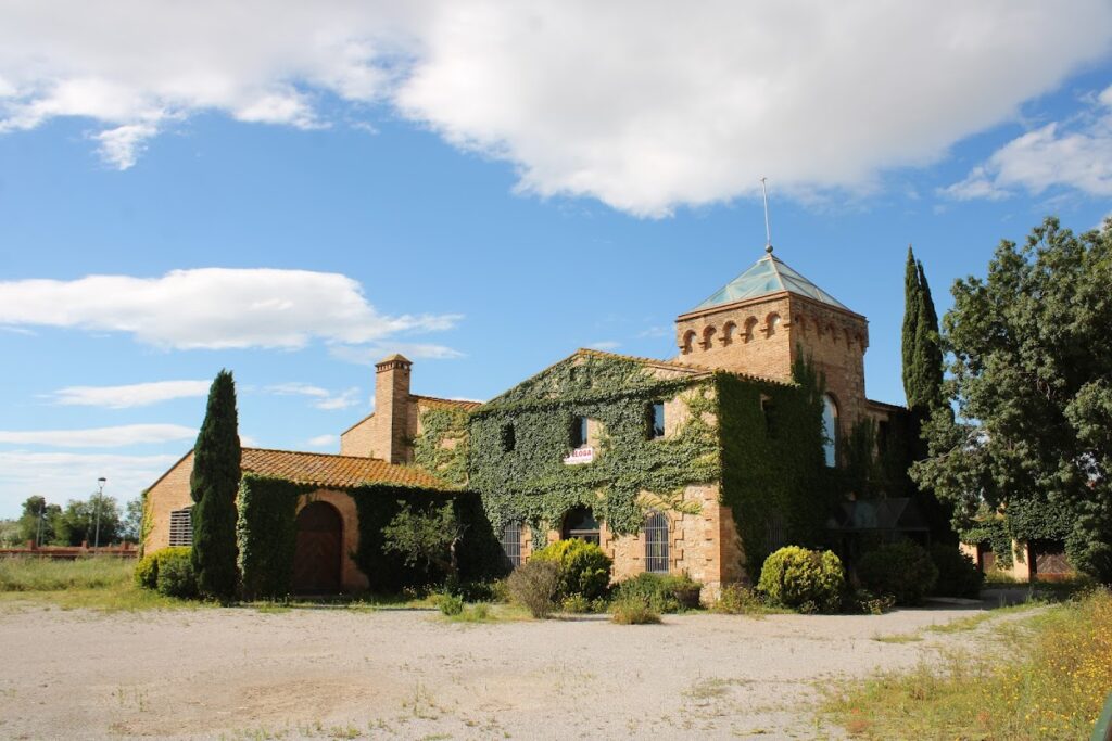Castell de Vila-sacra: A Former Monastic Castle in Spain 2 Castell de Vila-sacra