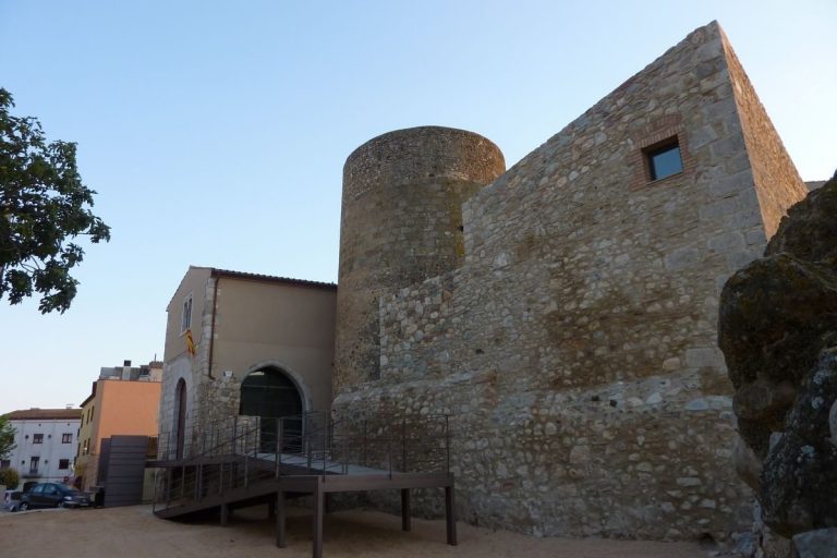 Castell de Vila-sacra: A Former Monastic Castle in Spain