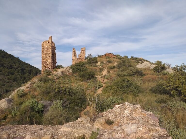 Castell de la Vilavella: A medieval hilltop castle in La Vilavella