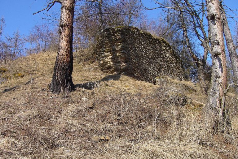Štědrý hrádek: A Gothic Noble Castle Ruin in Czechia