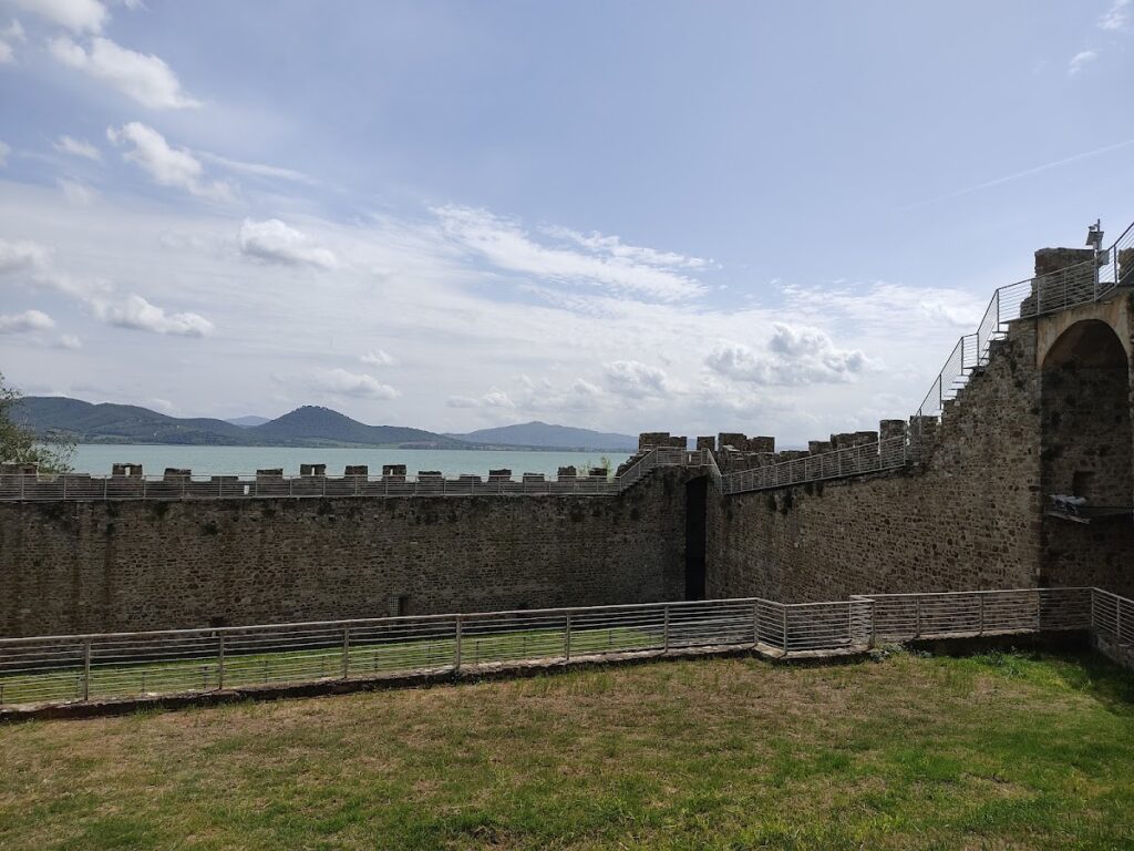 Rocca di Isola Polvese