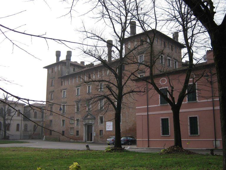 Palazzo Ducale: Gonzaga Palace and River Fortress in Italy