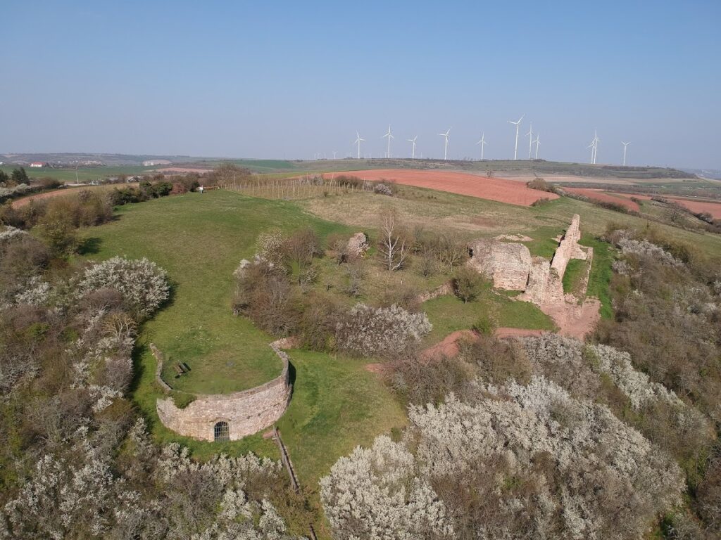 New Bolanden Castle: A Medieval Fortress and Dynastic Residence 2 New Bolanden Castle
