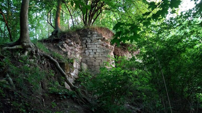 Šebín: A Medieval Noble Stronghold in Czechia