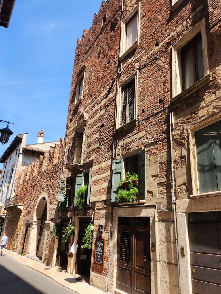 Casa di Romeo: A Medieval Civic House in Verona
