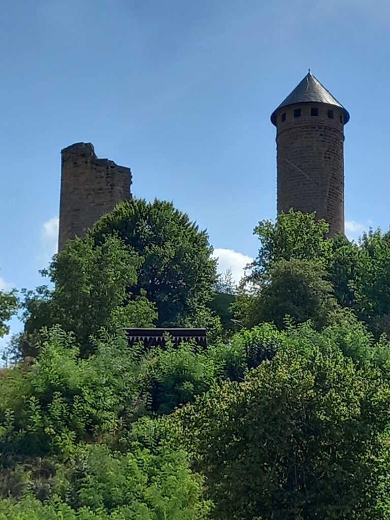 Burg Kirkel: Medieval Hill Castle in Kirkel, Germany