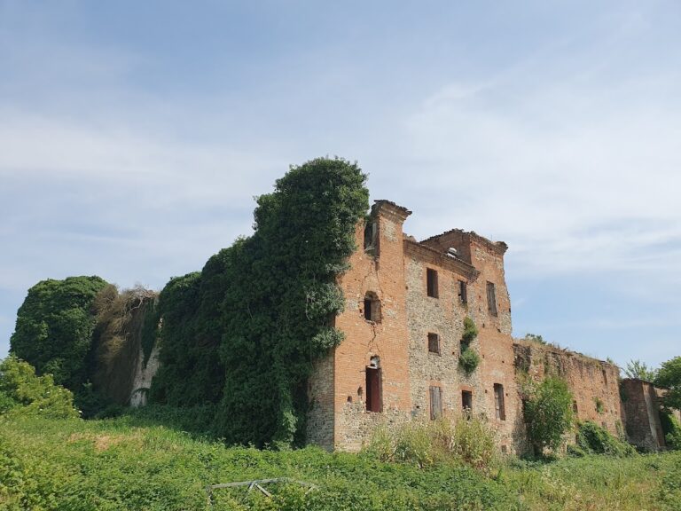 Castello di San Polo: A Medieval Lowland Castle in Italy