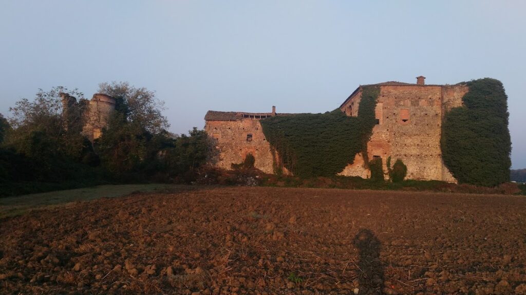 Castello di San Polo: A Medieval Lowland Castle in Italy 2 Castello di San Polo