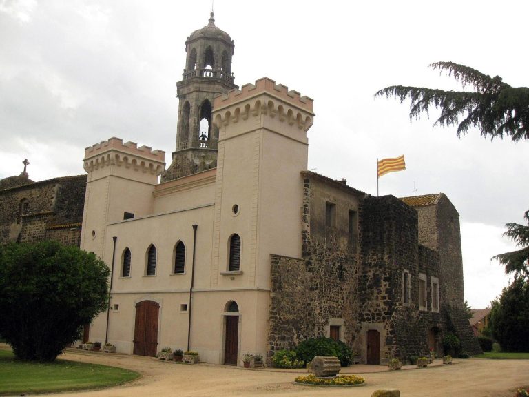Vilobí d’Onyar Castle: A Medieval Fortress and Historicist Residence in Spain