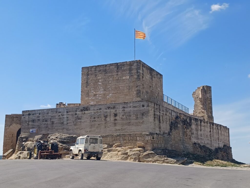 Castell de l'Albi: A Medieval Fortress Transformed into a Renaissance Palace 1 Castell de l'Albi
