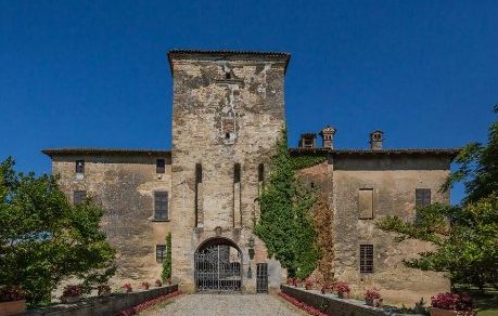 Castello di Cerreto Landi: A Medieval Fortification and Noble Residence in Italy