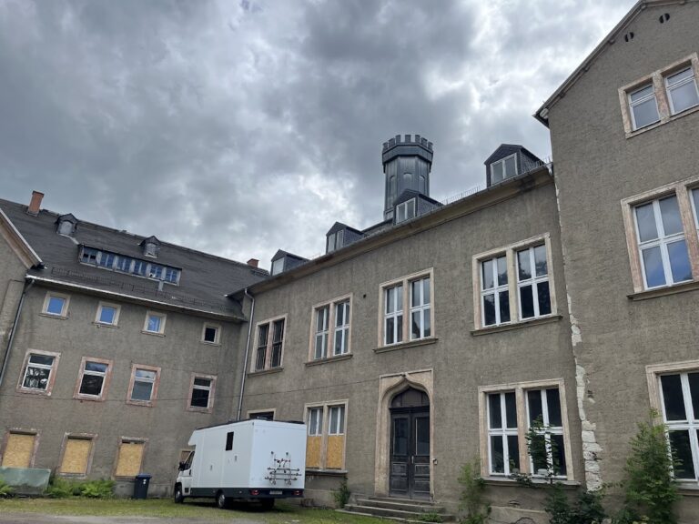 Schloss Erdmannsdorf: A Historicist Castle in Germany