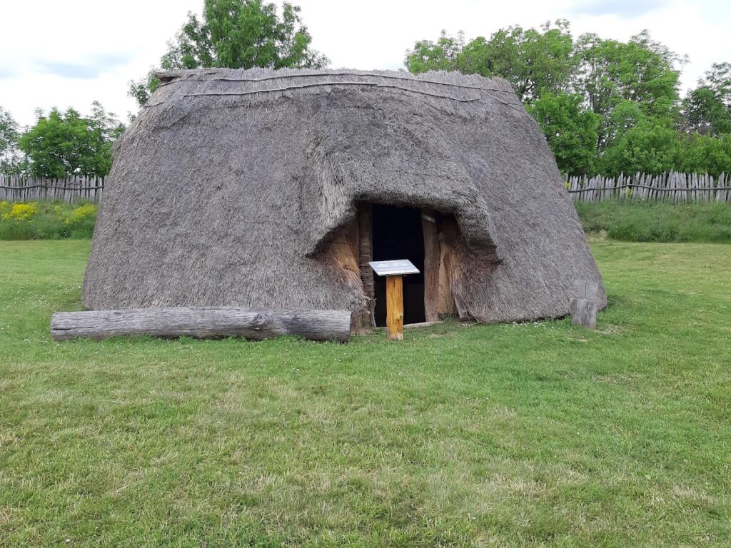 Archäologisches Freilichtmuseum Funkenburg: A Reconstructed Iron Age Fortification 2 Archäologisches Freilichtmuseum Funkenburg
