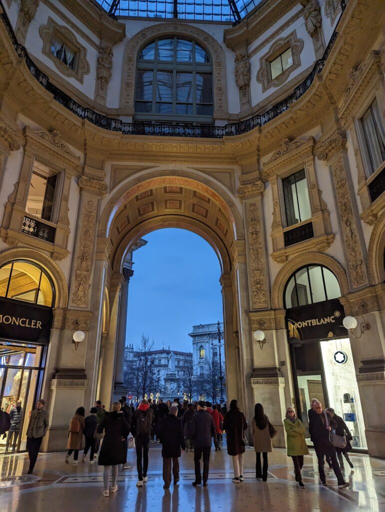 Palazzo della Banca Commerciale Italiana: A Neoclassical Bank Headquarters in Milan 2 Palazzo della Banca Commerciale Italiana