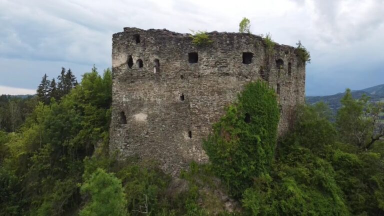Hardegg Castle Ruins: A Romanesque Twin-Castle Complex in Austria