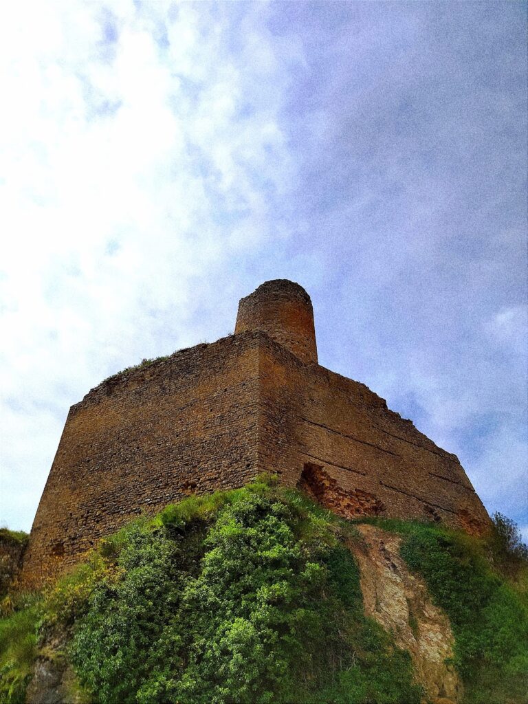 Castell d'Alòs: A Medieval Castle Above Alòs de Balaguer 2 Castell d'Alòs
