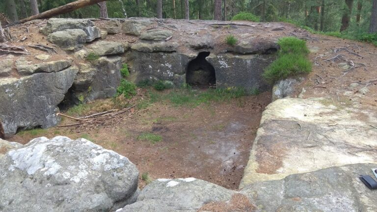 Chřibský hrádek: A Medieval Rock Castle and Possible Mining Refuge in Czechia