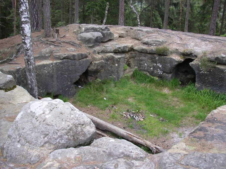 Chřibský hrádek: A Medieval Rock Castle and Possible Mining Refuge in Czechia