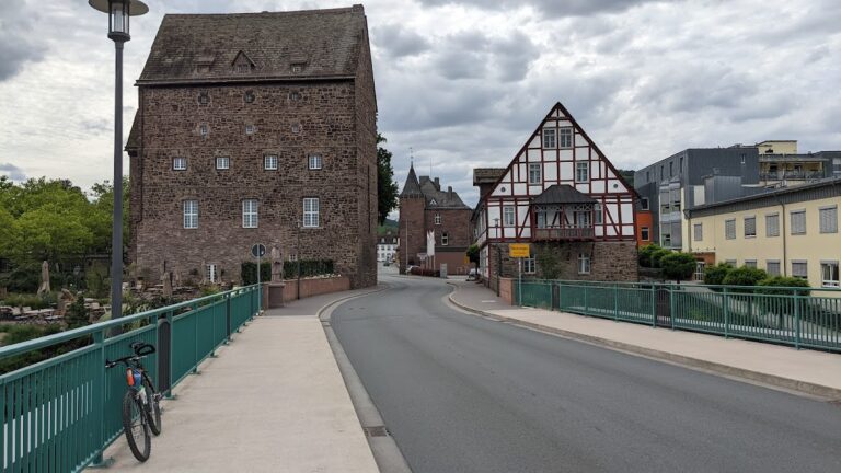 Beverungen Castle: A Paderborn Episcopal Fortress in Germany